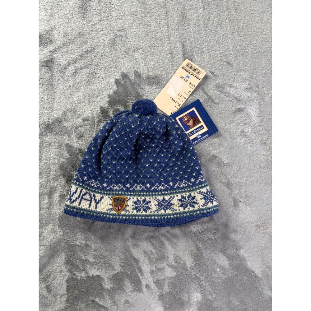 Dale Of Norway Knit Beanie Hat Ski Winter Wear OS Blue NWT Snowflakes Graphic